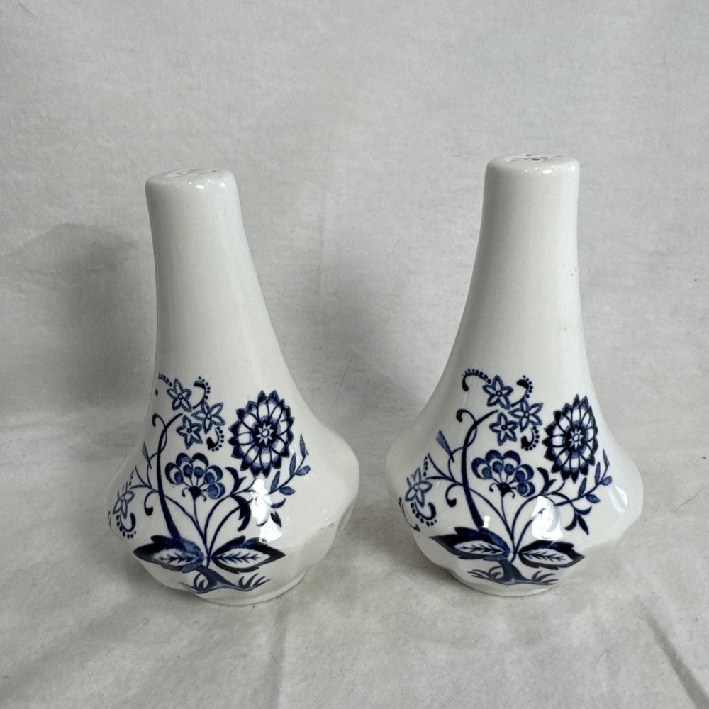 Vintage J&K Meakin Blue Onion Salt & Pepper Shaker Set 5.25" Nordic England MCM